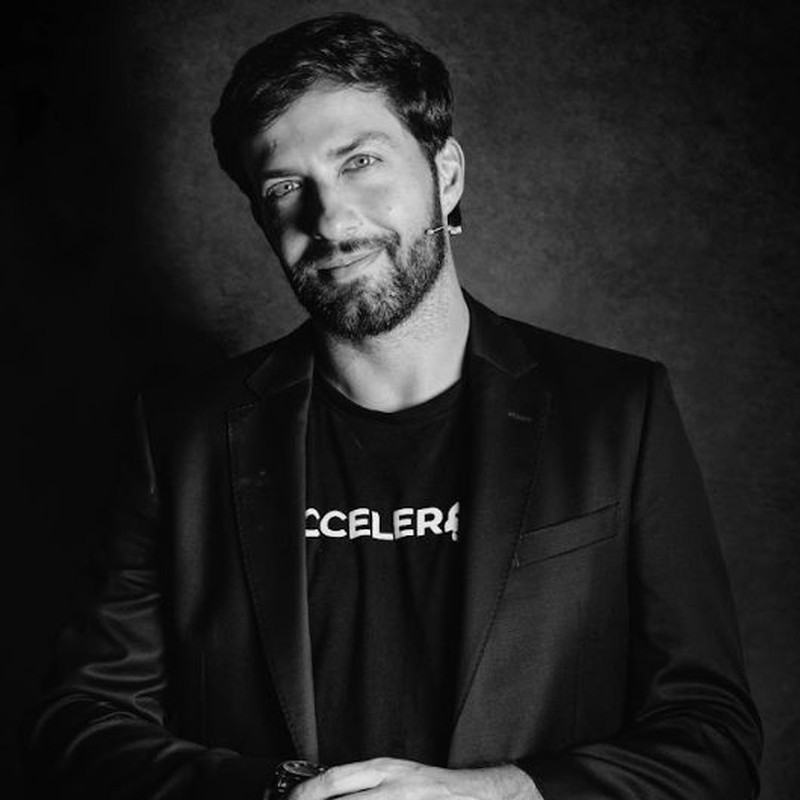 Luciano Larrossa